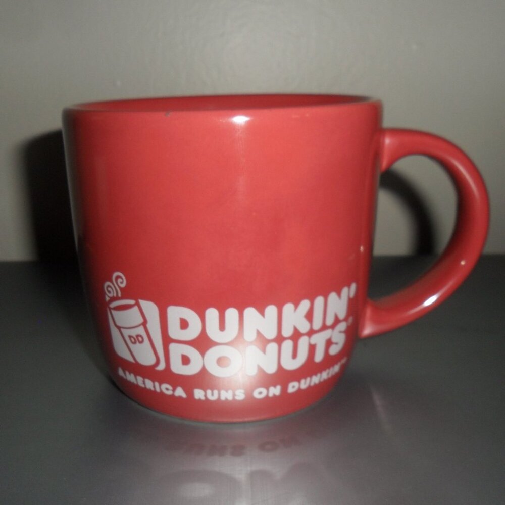 Dunkin' Donuts "AMERICA RUNS ON DUNKIN" Pink Pearl 2014 Mug